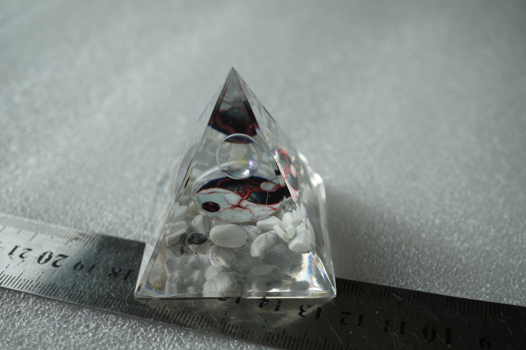 Minerali & Pietre curative: Howlith Kugel Quarz Jing Yang Orgonit -Pyramide – Nuovo e nell'imballaggio originale da Eschenbach SG venduto da topstone 7